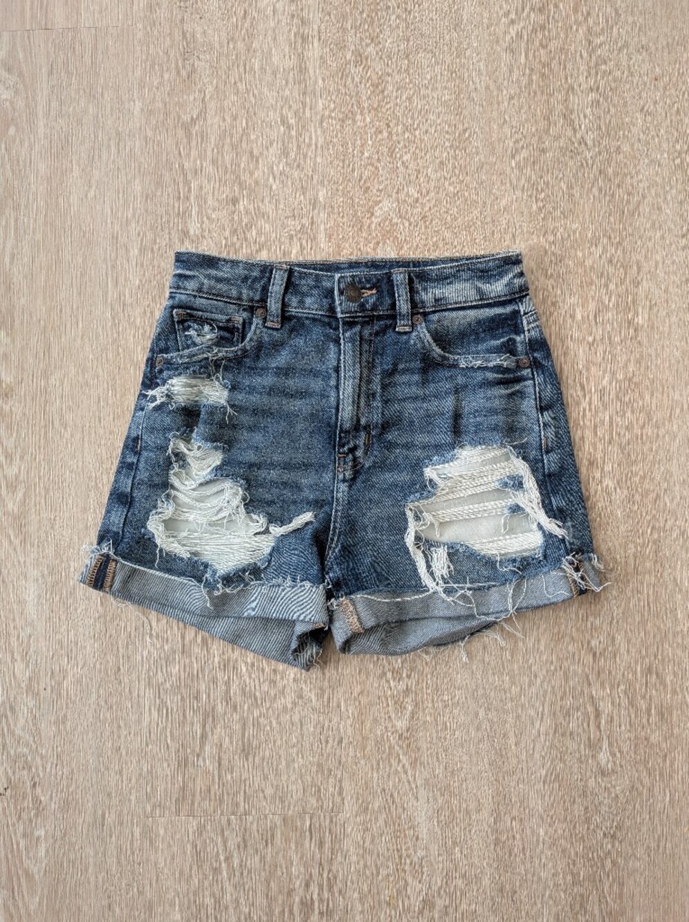 American Eagle Shorts Women's 0 Mom Denim Distressed